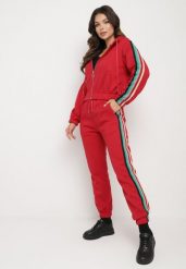 Czerwony Komplet Dresowy Zdobiony Kolorowym Lampasem Spodnie i Bluza z Kapturem Neviantha. Czerwone bluzy damskie Born2be, l, z aplikacjami, z dresówki, sportowe, bez ramiączek, z kapturem. Za 109.99 zł.