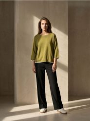 Sweter z wiskozą - zielony. Zielone swetry nierozpinane damskie Sinsay, l, bez wzorów, z wiskozy, bez kołnierzyka, bez ramiączek. Za 39.99 zł.