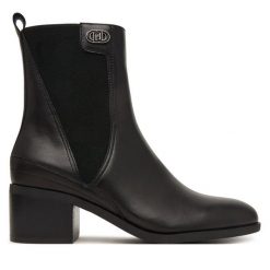 Botki Liu Jo. Czarne botki damskie Liu Jo, bez wzorów, bez obcasa, na słupku, bez zapięcia. Za 789.99 zł.