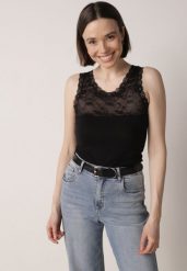 Czarny Bawełniany Top z Koronkową Górą Beralia. Czarne topy damskie Born2be, m, z aplikacjami, z bawełny, bez kołnierzyka, bez ramiączek. Za 29.99 zł.