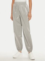 Guess Spodnie dresowe V5RB09 WGUJ0 Szary Regular Fit. Szare spodnie dresowe damskie Guess, z aplikacjami, z dresówki. Za 269.99 zł.