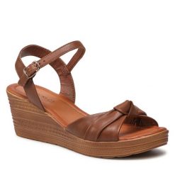 Sandały Lasocki. Czarne sandały damskie Lasocki, bez wzorów, bez obcasa, na słupku, bez zapięcia. Za 199.99 zł.