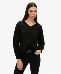 Superdry Oversized V Neck Jumper – oversize sweter z dekoltem V. Czarne swetry męskie Superdry, bez wzorów, z elastanu, bez kołnierzyka, bez ramiączek. Za 345.85 zł.