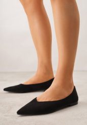 Czarne Balerinki z Imitacji Zamszu ze Szpiczastym Noskiem Melikel. Czarne balerinki damskie Renee, bez wzorów, z satyny, ze szpiczastym noskiem, bez obcasa, bez zapięcia. Za 89.99 zł.
