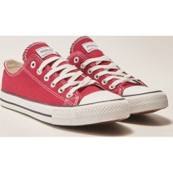 Trampki - Bordowy. Czerwone trampki i tenisówki damskie House, bez wzorów, bez zapięcia. W wyprzedaży za 39.99 zł.