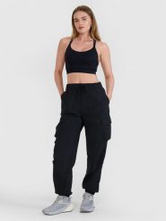 4F Spodnie casual cargo damskie - czarne XS. Czarne spodnie materiałowe damskie 4F, bez wzorów, z syntetyku, casualowe. Za 149.99 zł.