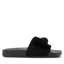 Klapki Bassano. Czarne klapki damskie Bassano, bez wzorów, bez obcasa, bez zapięcia. Za 69.99 zł.