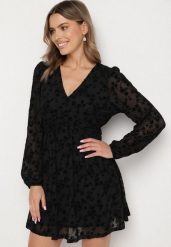 Czarna Siateczkowa Sukienka Vices z Kwiatowym Wzorem z Weluru Erhelia. Czarne sukienki damskie Born2be, na co dzień, l, bez wzorów, z jeansu, eleganckie, bez kołnierzyka, bez ramiączek, mini, proste. Za 129.99 zł.
