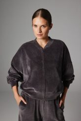 WELUROWA BLUZA NELLI ANTRACYT S - Flawless. Szare bluzy damskie Flawless, s, bez wzorów, z materiału, eleganckie, bez ramiączek, bez kaptura. Za 345.00 zł.
