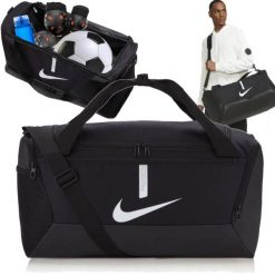 Torba sportowa Nike Academy Team treningowa na ramię ze wzmacnianym dnem 41L. Czarne torby na ramię męskie Nike, na ramię. Za 112.00 zł.