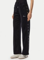 Guess Spodnie dresowe V6BB10 K6303 Czarny Regular Fit. Czarne spodnie dresowe damskie Guess, z aplikacjami, z dresówki. Za 434.99 zł.