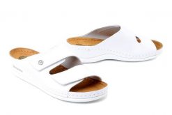 DR. BRINKMANN 700777-03 weiss, klapki damskie. Białe klapki damskie Dr. Brinkmann, na lato, bez wzorów, ze skóry, bez obcasa, bez zapięcia. Za 195.42 zł.