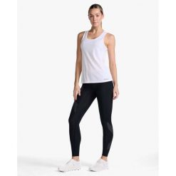 Damski aerodynamiczny tank top 2XU Aero. Białe topy damskie 2XU, bez wzorów, sportowe, bez kołnierzyka, bez ramiączek. Za 232.00 zł.