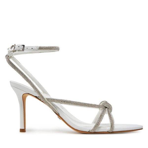 Sandały Guess. Białe sandały damskie Guess, z aplikacjami, bez obcasa, na szpilce, bez zapięcia. Za 449.99 zł.