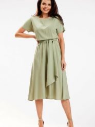 Sukienka Model A576 Green - awama. Zielone sukienki damskie Awama, do pracy, l, bez wzorów, z wiskozy, biznesowe, bez kołnierzyka, plus size, bez ramiączek, midi, rozkloszowane. Za 307.52 zł.