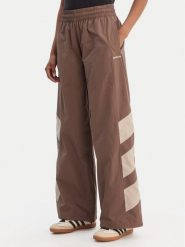 Adidas Spodnie dresowe Blocked Washed KD8790 Brązowy Loose Fit. Brązowe spodnie dresowe damskie Adidas, bez wzorów, z dresówki. Za 349.99 zł.