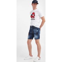 Spodenki jeansowe DSQUARED2. Szorty męskie Dsquared2, bez wzorów, z jeansu. Za 2,699.00 zł.