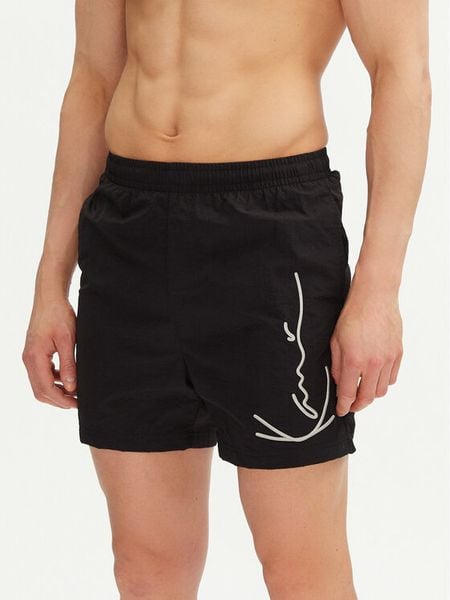 Karl Kani Szorty kąpielowe KK Signature Board 6055415 Czarny Regular Fit. Czarne kąpielówki męskie Karl Kani, bez wzorów, z syntetyku. Za 109.99 zł.