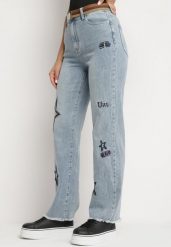 Jasnoniebieskie Jeansy z Szerokimi Nogawkami i Ozdobnymi Haftami Silinnga. Niebieskie jeansy damskie Born2be, bez wzorów, z denimu, eleganckie, z podwyższonym stanem. Za 149.99 zł.