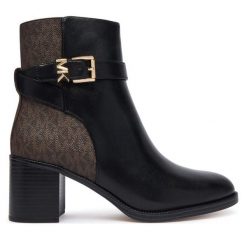 Botki MICHAEL Michael Kors. Czarne botki damskie MICHAEL Michael Kors, bez wzorów, bez obcasa, na słupku, bez zapięcia. Za 1,129.00 zł.