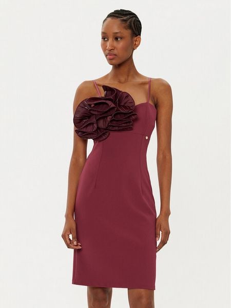 Rinascimento Sukienka koktajlowa CFC0121697003 Bordowy Regular Fit. Czerwone sukienki damskie Rinascimento, l, bez wzorów, z syntetyku, wizytowe, bez kołnierzyka, bez ramiączek. Za 369.99 zł.