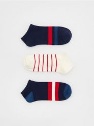 3 pack skarpet - granatowy. Niebieskie skarpety męskie Reserved, bez wzorów. W wyprzedaży za 32.99 zł.