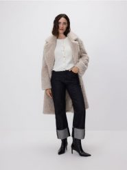 Jeansy z podwiniętymi nogawkami - szary. Szare jeansy damskie Reserved, bez wzorów, z bawełny. Za 139.99 zł.