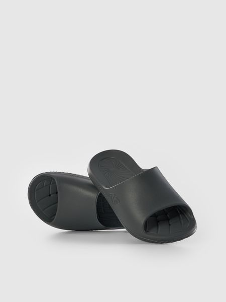 4F Klapki męskie - szare 43. Szare klapki męskie 4F, bez wzorów, bez zapięcia. Za 69.99 zł.