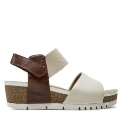 Sandały Josef Seibel. Brązowe sandały damskie Josef Seibel, bez wzorów, bez obcasa, na koturnie, bez zapięcia. Za 259.99 zł.