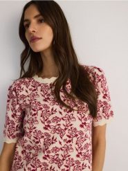 Sweter z krótkim rękawem - wielobarwny. Swetry nierozpinane damskie Reserved, l, bez wzorów, z dzianiny, bez kołnierzyka, bez ramiączek. W wyprzedaży za 79.99 zł.