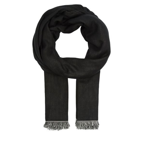 Szal Calvin Klein. Czarne szaliki damskie Calvin Klein, bez wzorów. Za 329.99 zł.
