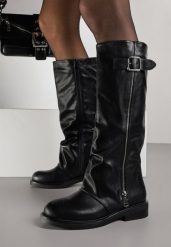 Czarne Kozaki Typu Bikery Ozdobione Suwakiem i Klamrą Linvera. Czarne kozaki damskie Born2be, bez wzorów, z jeansu, bez obcasa, na płaskiej podeszwie, bez zapięcia. Za 179.99 zł.