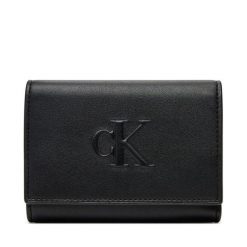 Portfel Calvin Klein Jeans. Czarne portfele damskie Calvin Klein Jeans, z jeansu. Za 189.99 zł.