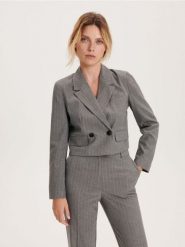 Krótka marynarka - wielobarwny. Marynarki i żakiety damskie Reserved, bez wzorów, z tkaniny, bez kołnierzyka, bez ramiączek. W wyprzedaży za 69.99 zł.