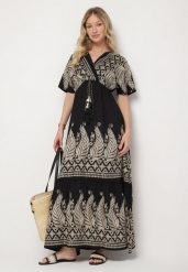 Czarna Kopertowa Sukienka z Wiskozy Ozdobiona Frędzlami Redare. Czarne sukienki damskie Born2be, na co dzień, m, z aplikacjami, z wiskozy, boho, bez kołnierzyka, bez ramiączek, maxi, kopertowe. Za 99.99 zł.