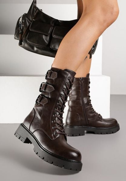 Brązowe Botki Typu Workery Zdobione Sprzączkami Therrie. Brązowe botki damskie Renee, z aplikacjami, z jeansu, bez obcasa, na płaskiej podeszwie, bez zapięcia. Za 169.99 zł.