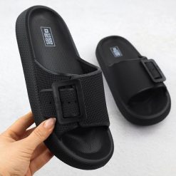 Klapki damskie sportowe na grubej podeszwie czarne Big Star RR274A571. Czarne klapki damskie BIG STAR, bez wzorów, z gumy, retro, bez obcasa, bez zapięcia. Za 55.00 zł.