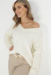 Biały Sweter z Wiskozy Oversize Yorate. Białe swetry nierozpinane damskie Born2be, uniwersalny, bez wzorów, z bawełny, eleganckie, bez kołnierzyka, bez ramiączek. Za 99.99 zł.