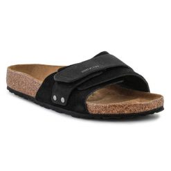 Klapki Birkenstock Oita 1024200 czarne. Czarne klapki damskie bez wzorów, z gumy, casualowe, bez obcasa, bez zapięcia. Za 692.72 zł.
