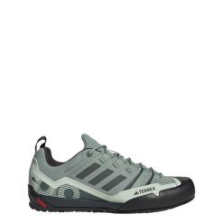 Buty Terrex Swift Solo 2.0 Hiking. Zielone buty sportowe męskie Adidas, bez wzorów, z materiału, bez zapięcia. Za 449.99 zł.