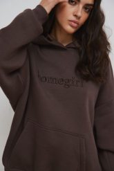 Bluza typu oversize z HAFTEM w kolorze BROWN - EVANS SATIN-UNI. Brązowe bluzy damskie Marsala, l, bez wzorów, z bawełny, bez ramiączek, z kapturem. Za 299.90 zł.