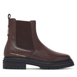 Sztyblety Tommy Hilfiger. Brązowe botki damskie Tommy Hilfiger, bez wzorów, bez obcasa, na płaskiej podeszwie, bez zapięcia. Za 749.99 zł.