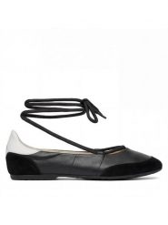 Patrizia Pepe Baleriny 8Z0123/L150-K103 Czarny. Czarne balerinki damskie Patrizia Pepe, bez wzorów, ze skóry, bez obcasa, bez zapięcia. Za 919.99 zł.