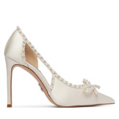 Szpilki Steve Madden. Białe szpilki damskie Steve Madden, bez wzorów, bez obcasa, na szpilce, bez zapięcia. Za 689.99 zł.
