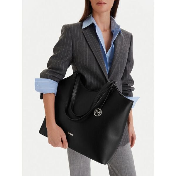 Torebka MEXX. Czarne shopperki damskie Mexx, bez wzorów, bez dodatków. Za 229.99 zł.