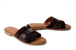 Artiker Relaks 58C2128 BROWN SUEDE, klapki damskie. Brązowe klapki damskie Artiker Relaks, na lato, bez wzorów, z nubiku, bez obcasa, na płaskiej podeszwie, bez zapięcia. Za 194.90 zł.