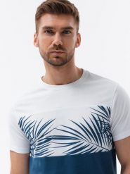Męski t-shirt dwukolorowy z nadrukiem w liście palmy - ciemnoniebieski V1. Niebieskie t-shirty męskie Ombre Clothing, m, bez wzorów, z bawełny, bez kołnierzyka, bez ramiączek. W wyprzedaży za 38.50 zł.