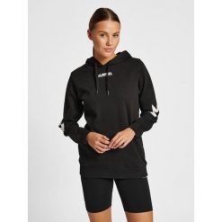Damska bluza z kapturem Hummel Legacy. Czarne bluzy damskie Hummel, bez wzorów, z bawełny, sportowe, bez ramiączek, z kapturem. Za 167.50 zł.
