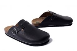 DR. BRINKMANN 600419-1 schwarz, klapki męskie. Czarne klapki męskie Dr. Brinkmann, bez wzorów, ze skóry, bez zapięcia. Za 230.93 zł.