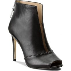 Szpilki GUESS - Funtime2 FLFN21 LEA09 BLACK. Botki damskie marki Guess. Za 829.00 zł.